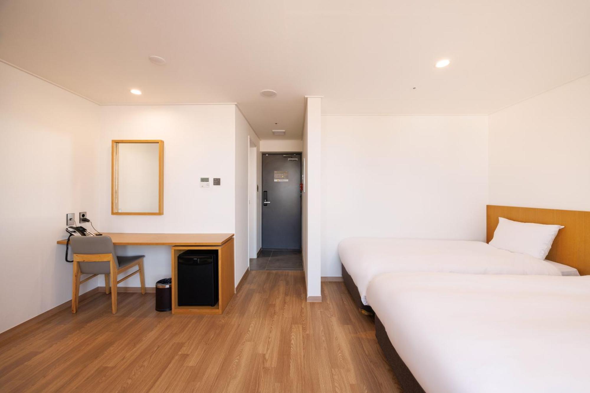Hotel Kenny Mosulpo Seogwipo Exterior foto